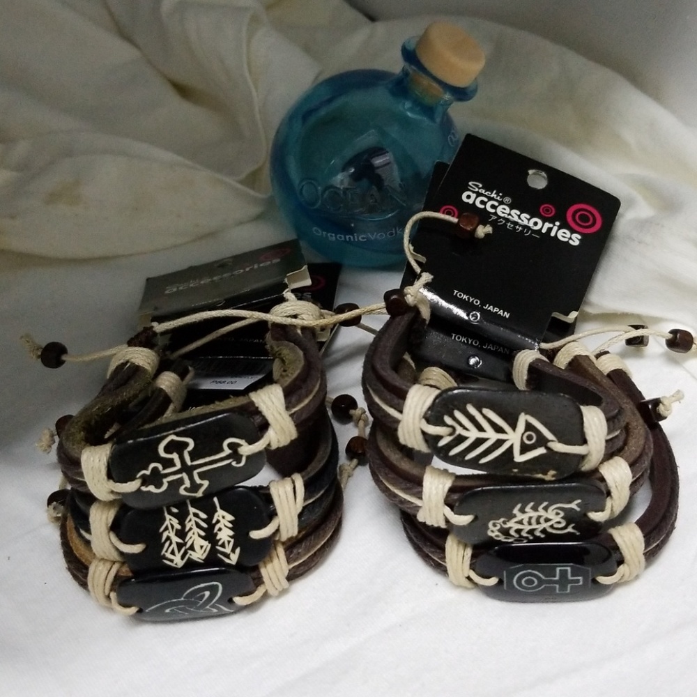 UNISEX LEATHER BRACELET IN BRN👩👨‍⚕️🌻